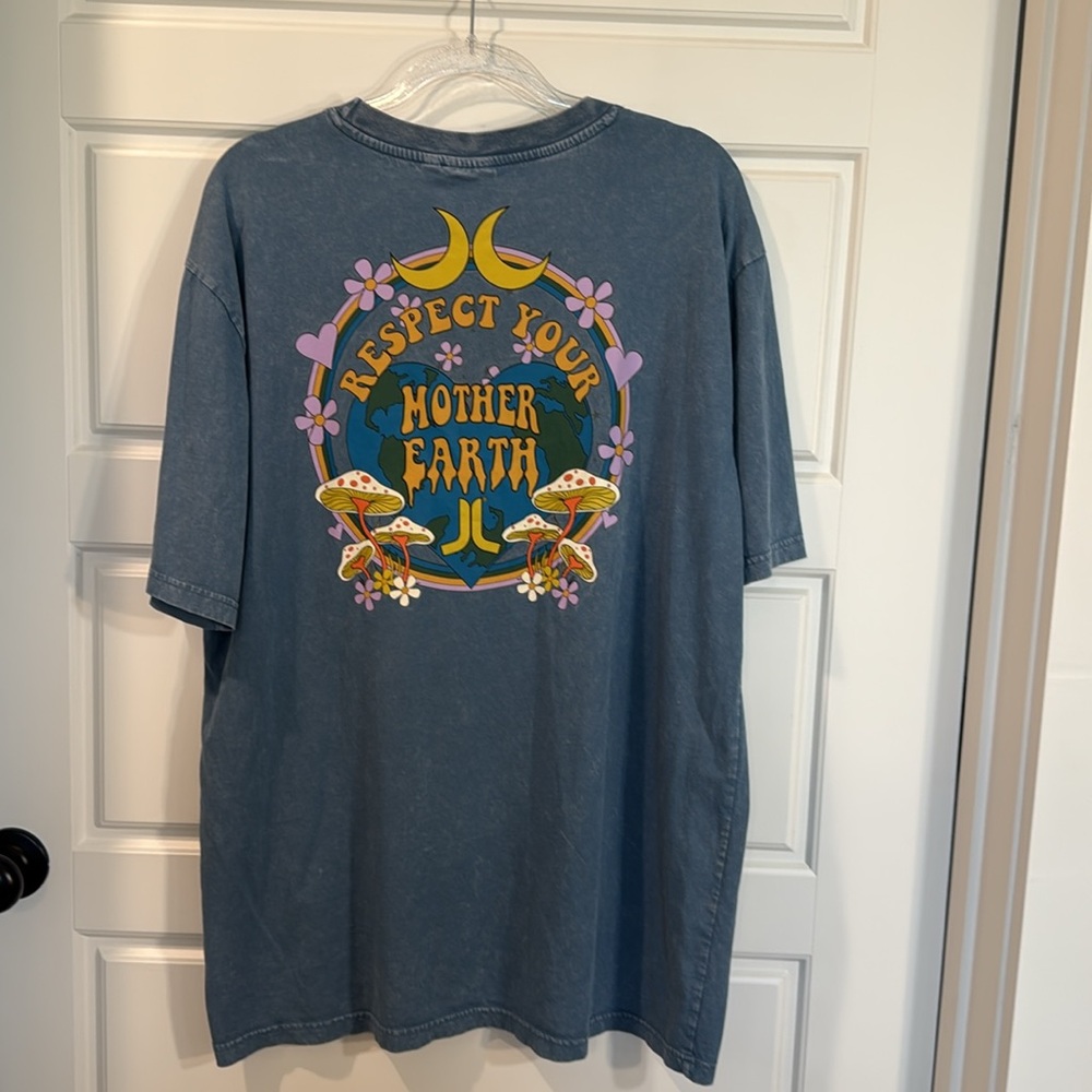 West Respect your Mother Earth T shirt XL